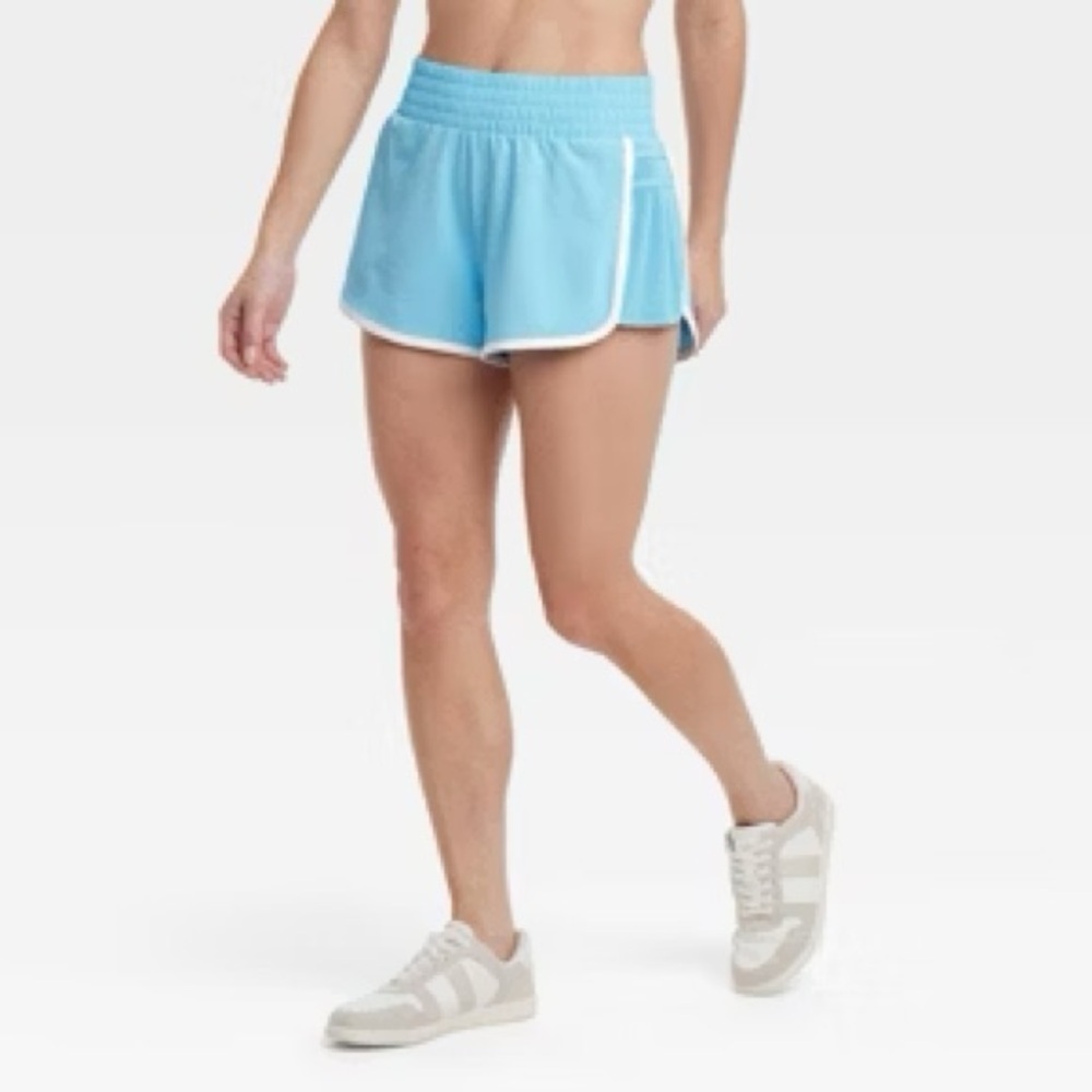 NWT All in Motion Mid Rise Piped Shorts Dolphin 2.5” inseam Blue Size Small